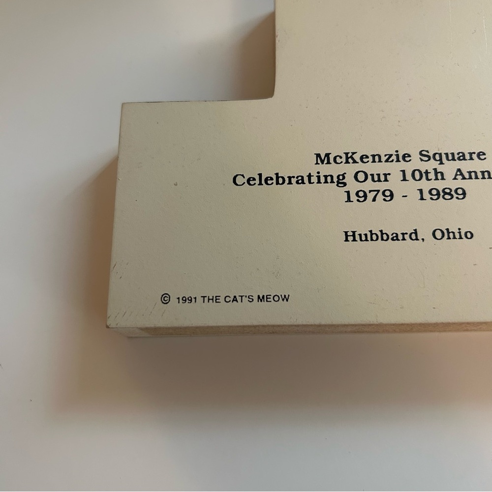 Cat's Meow McKenzie's Christmas Store 1991 Signed Wooden Holiday Home Decor Ohio - Picture 4 of 6